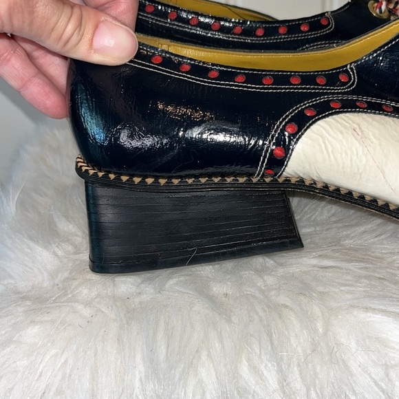Retro Hippie Women's High Top Shoes main image 0